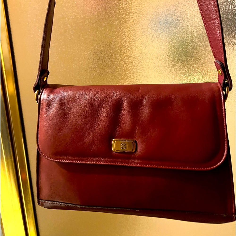 Vintage Etienne Aigner leather Purse shoulder bag 1960’s to early 1970’s.